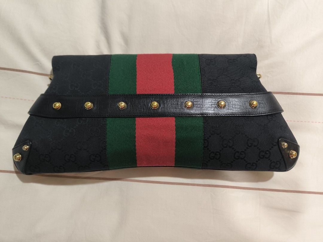 Gucci bag (Category: Purses & Pouches) located in Singapore. Submitted by mtgbootz (Listing ID 1320021021, Image 2). Description: .
