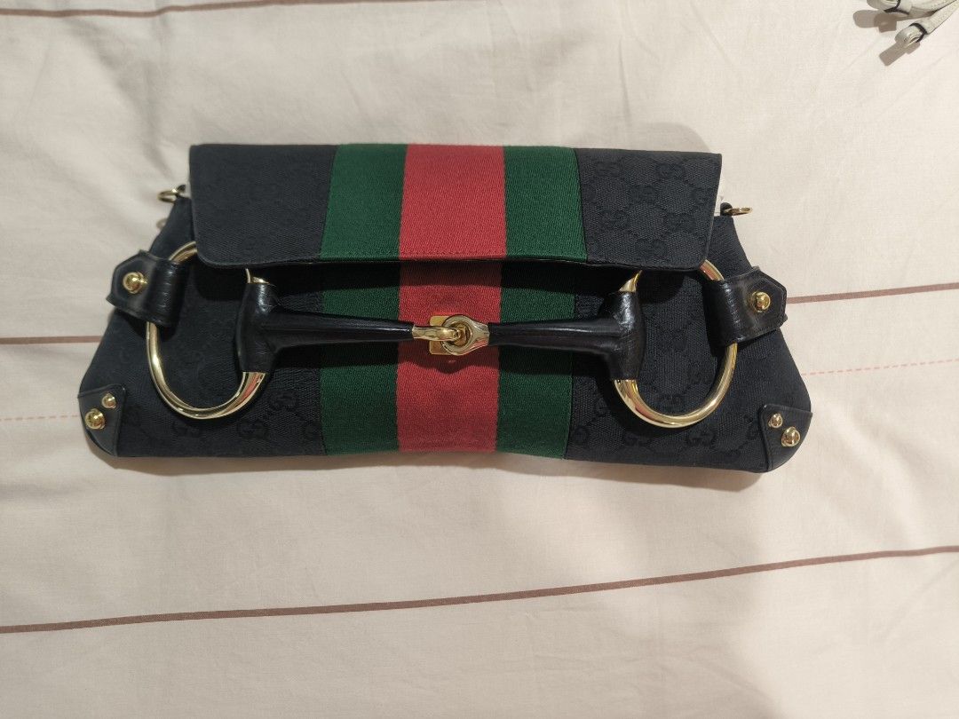 Gucci bag (Category: Purses & Pouches) located in Singapore. Submitted by mtgbootz (Listing ID 1320021021, Image 1). Description: .