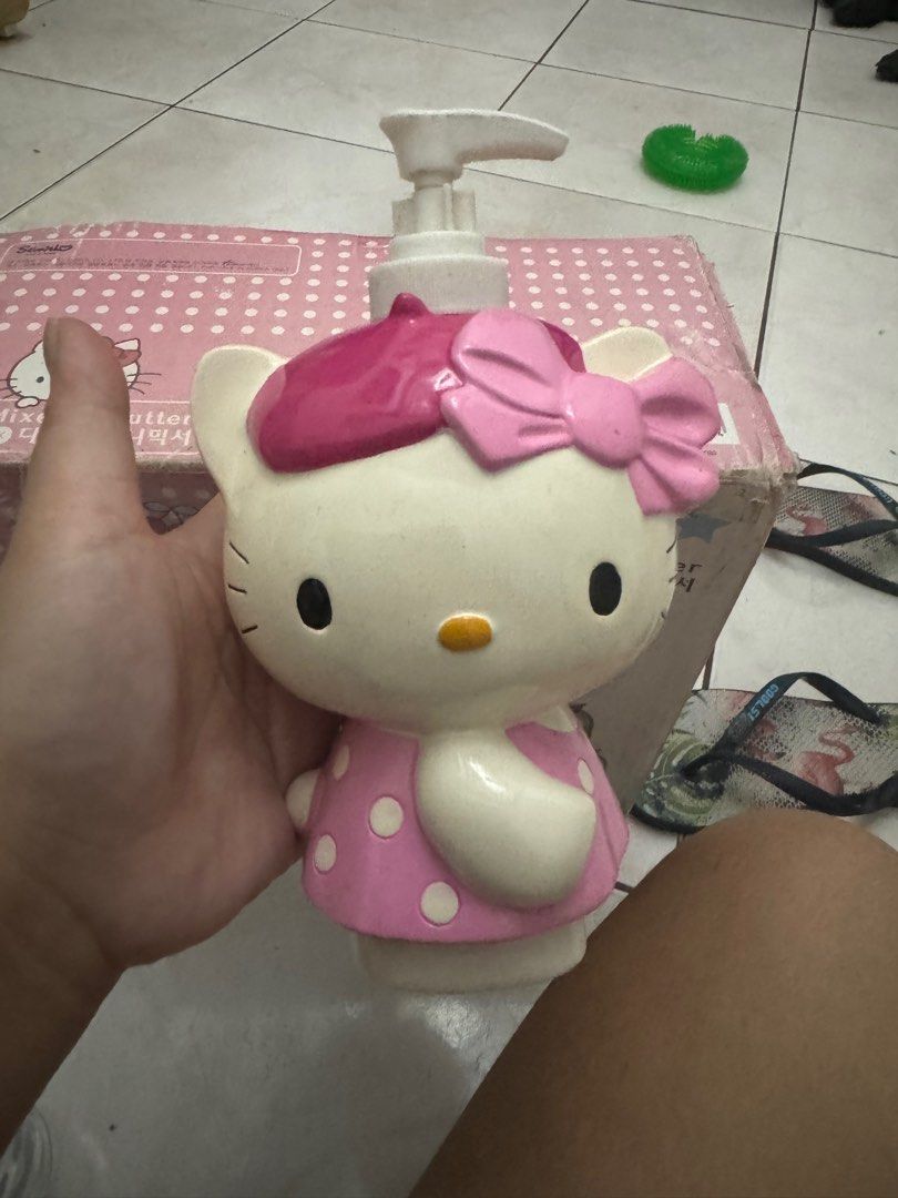 Hello kitty bonjour Paris 2008 series ceramic lotion bottle pump (Category: Bathtub & Bath Accessories) located in Antipolo. Submitted by kawaiikeepsake (Listing ID 1320007852, Image 2). Description: .