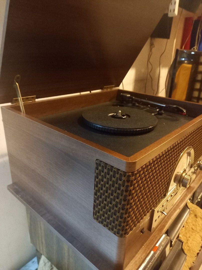 ION SUPERIOR TURNTABLE (Category: Portable Music Players) located in Manila. Submitted by richardlee51903 (Listing ID 1319914982, Image 3). Description: ion superior turntable lahat umaandar namn..radio cd cassette turntable USB at Bluetooth. issue isang knobs nawala at kahoy lng may tapas kunti..