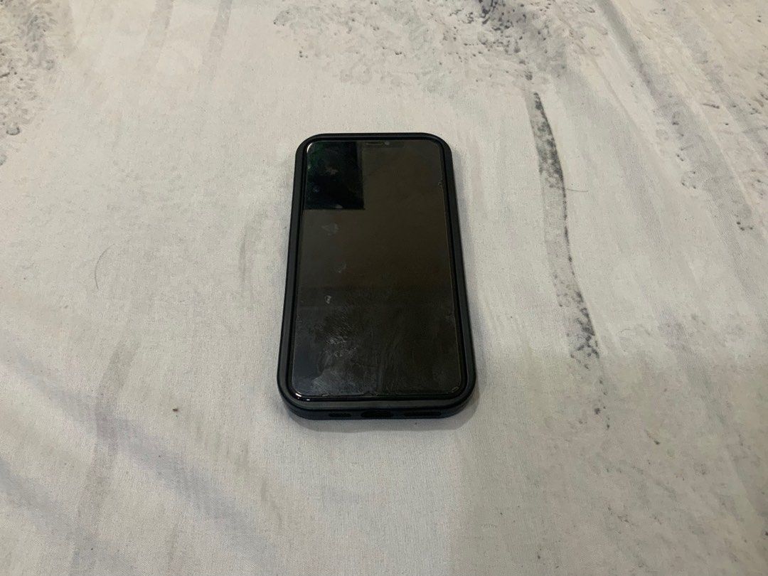 Iphone 11 Pro Max 64 GB Midnight Green (Category: iPhone 11 Series) located in Quezon. Submitted by jesln (Listing ID 1319983372, Image 1). Description: Recently updated 64gb Factory unlock 77 battery health Inclusions: Charger and case No issue besides sa may scratches sa top part ng phone and may amoled burn sa screen The cracks are from the tempered glass All working besides that and performance is still good Negotiable for sure buyers only me