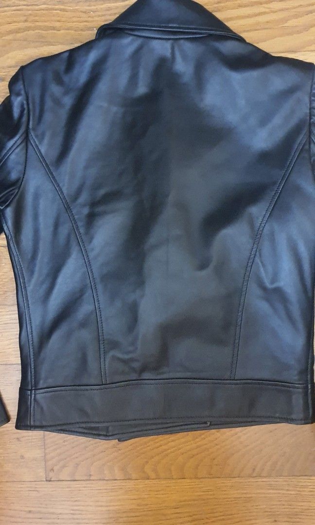 Jacket leather (Category: Coats, Jackets and Outerwear) located in Singapore. Submitted by basementonecat (Listing ID 1319902039, Image 2). Description: leather jacket.
