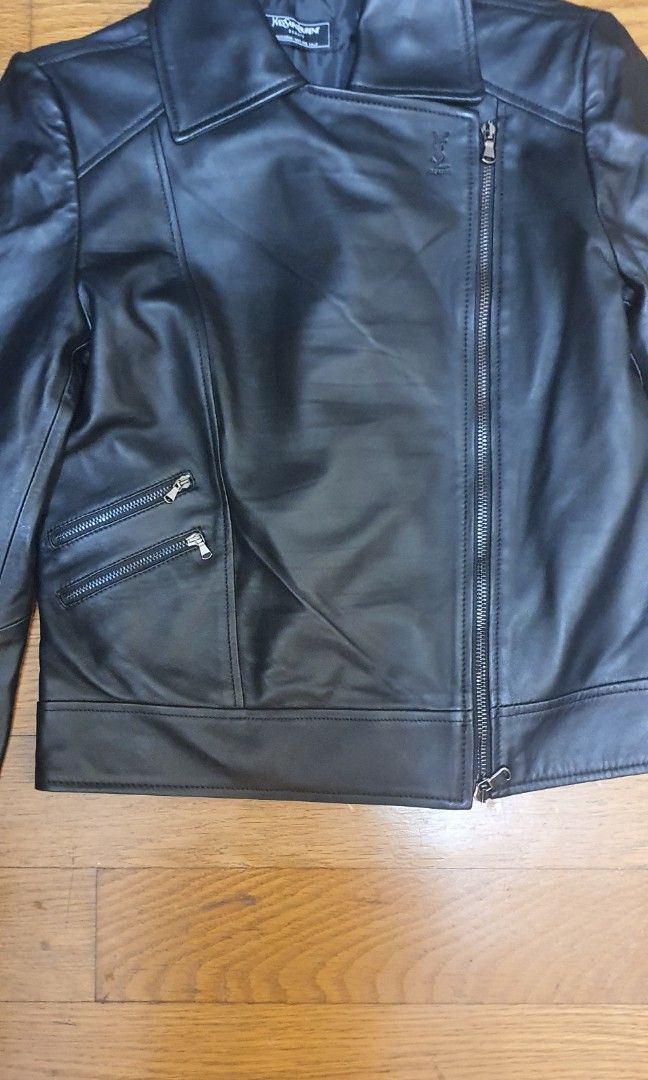Jacket leather (Category: Coats, Jackets and Outerwear) located in Singapore. Submitted by basementonecat (Listing ID 1319902039, Image 1). Description: leather jacket.