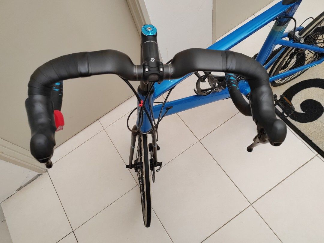 JAVA Minivelo (Category: Bicycles) located in Puchong. Submitted by kakmie75 (Listing ID 1319904041, Image 2). Description: Condition 9.5/10 Original frame JAVA CL2 Aluminium Handle bar : carbon Fork : carbon Shifter : Shimano Sora RD : Shimano Sora FD : Shimano Ultegra Crank : Decaf Chain Ring : Litepro 130mm Rim : carbon.