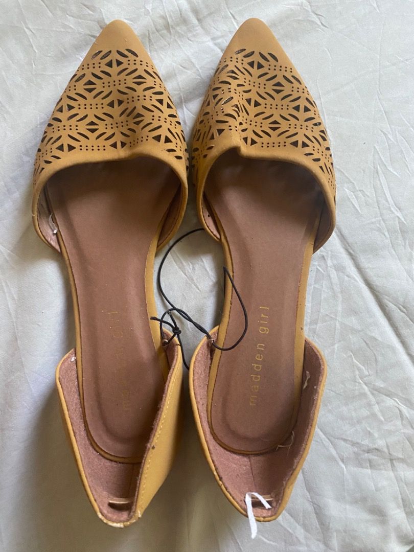 Madden Girl pointed toe yellow flats Women s Fashion Footwear Flats Sandals on Carousell