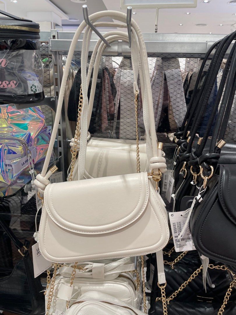 Max fashion handbags store
