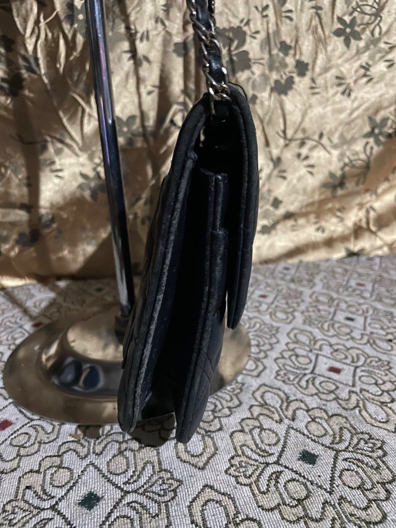 SUPER SALE!!! Metrocity Sling Bag (Category: Luxury Bags & Wallets) located in Iligan City. Submitted by ileganteph (Listing ID 1320041314, Image 2). Description: Good Condition With metal plate Metrocity hardware with etikita No major flaws.
