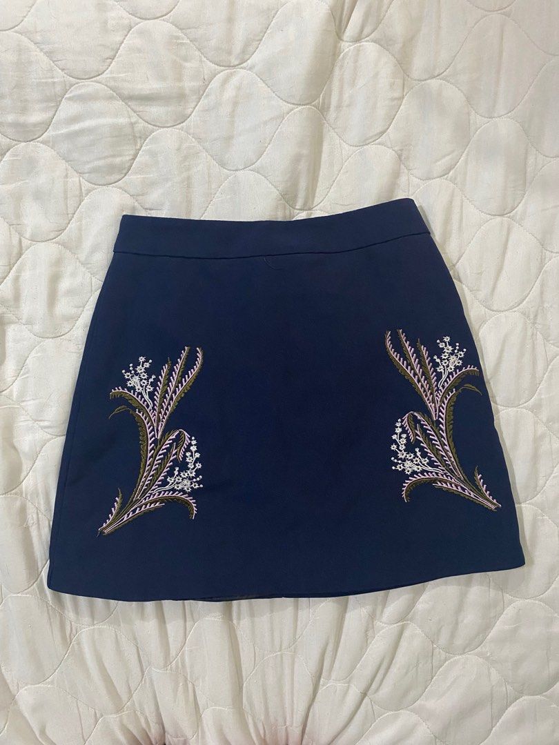 Navy Blue Mini Skirt (Category: Skirts) located in Manila. Submitted by vimcorpuz (Listing ID 1319892173, Image 1). Description: .