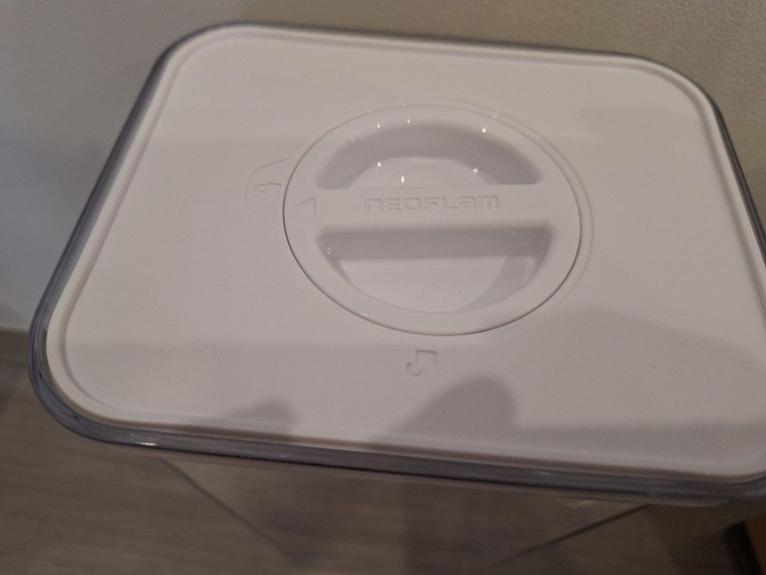 NEOFLAM Smart Seal Rectangular Food Container 3.6L (Category: Food Organization & Storage) located in Batangas. Submitted by tins_closet88 (Listing ID 1319957894, Image 2). Description: Glossy White Lid Brand New 4pcs available 12x25x29cm.
