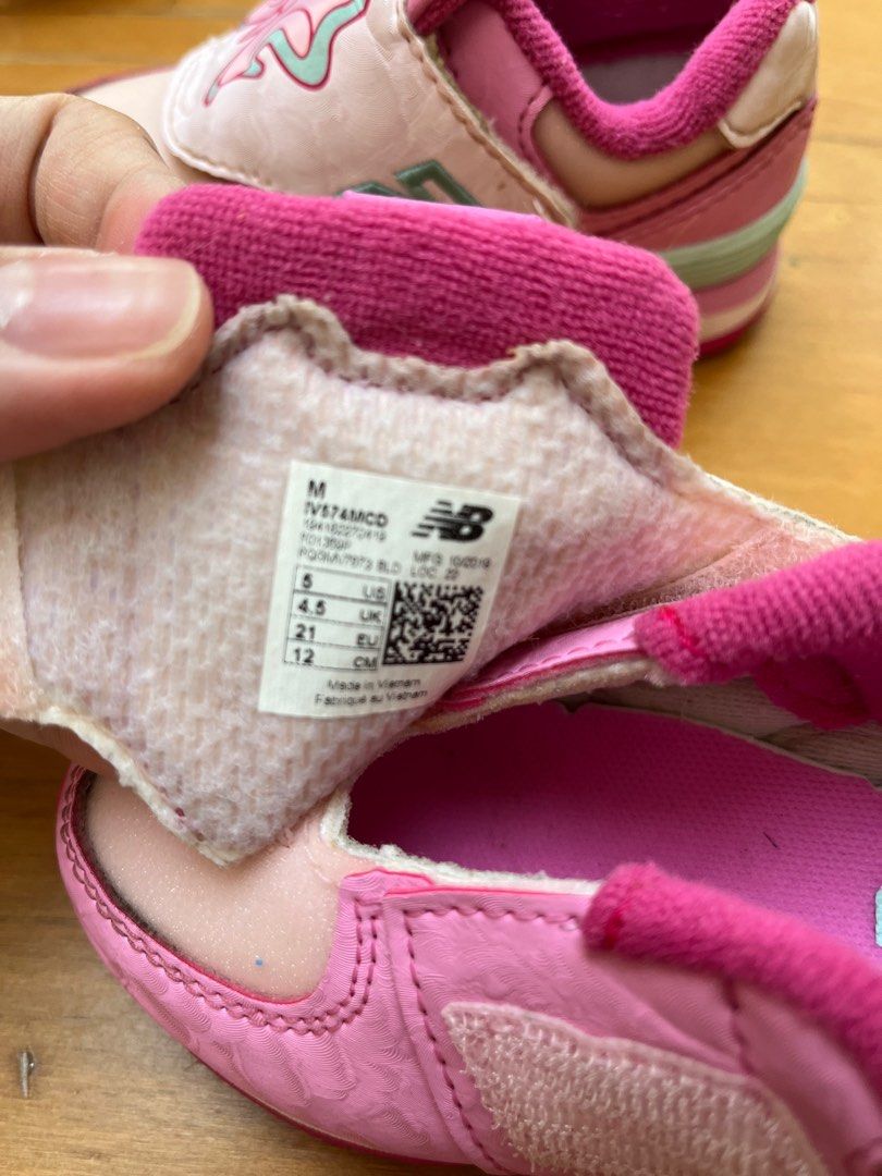 New Balance 574 butterfly for Babies (Category: Babies & Kids Fashion) located in Makati City. Submitted by khdee (Listing ID 1319894364, Image 3). Description: RFS Decluttering Size 12cm, 21eu.