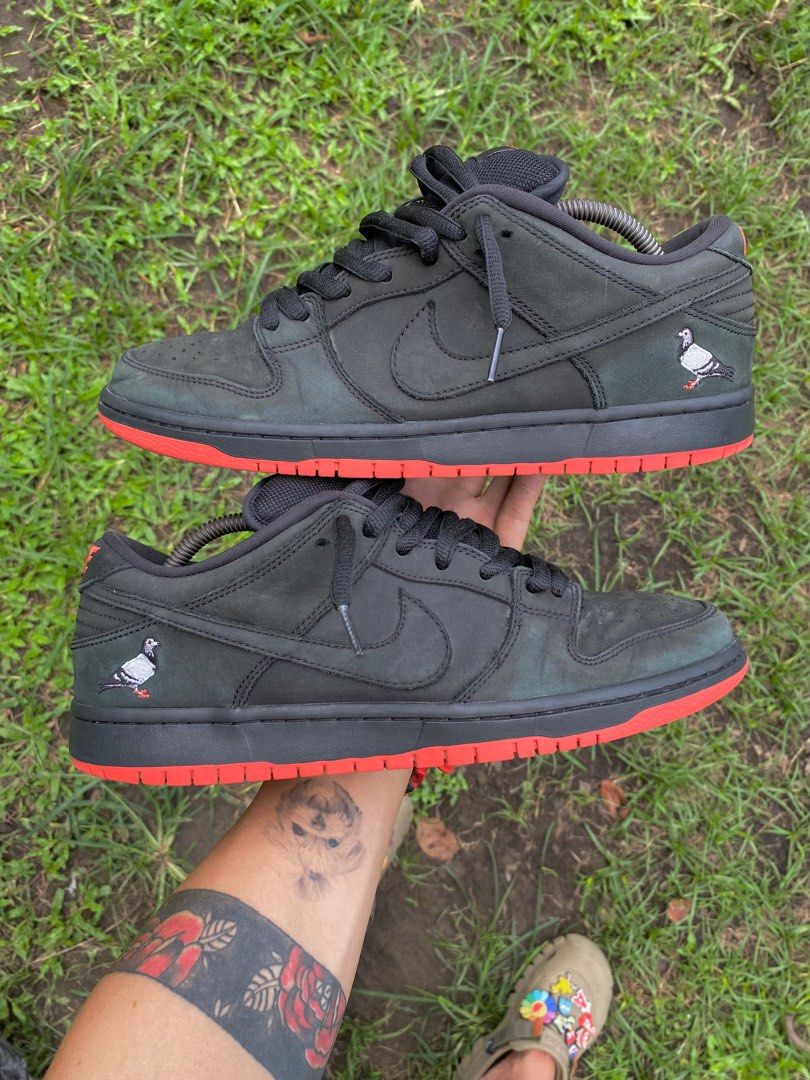 Nike SB Dunk Low x Jeff Staple Black Pigeon (Category: Sneakers) located in Bacolod City. Submitted by novymaesel14868 (Listing ID 1319979770, Image 1). Description: Nike SB Dunk x Jeff Staple “Black Pigeon” Size 10 28cm Excellent Condition Minor Sign Of Usage No Box .