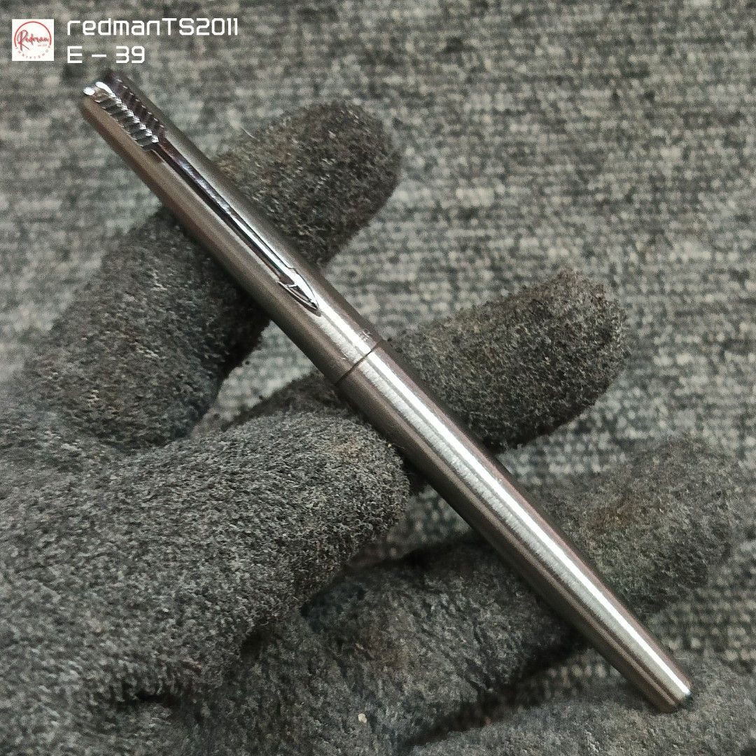 Parker 15 Fountain Pen (Category: Stationery & School Supplies) located in Meycauayan. Submitted by redmants2011 (Listing ID 1319951736, Image 1). Description: Need cleaning, ink may have dried up through the years. Payment - Gcash / Bank Transfer Shipping - Gogo Xpress / Flash Express.