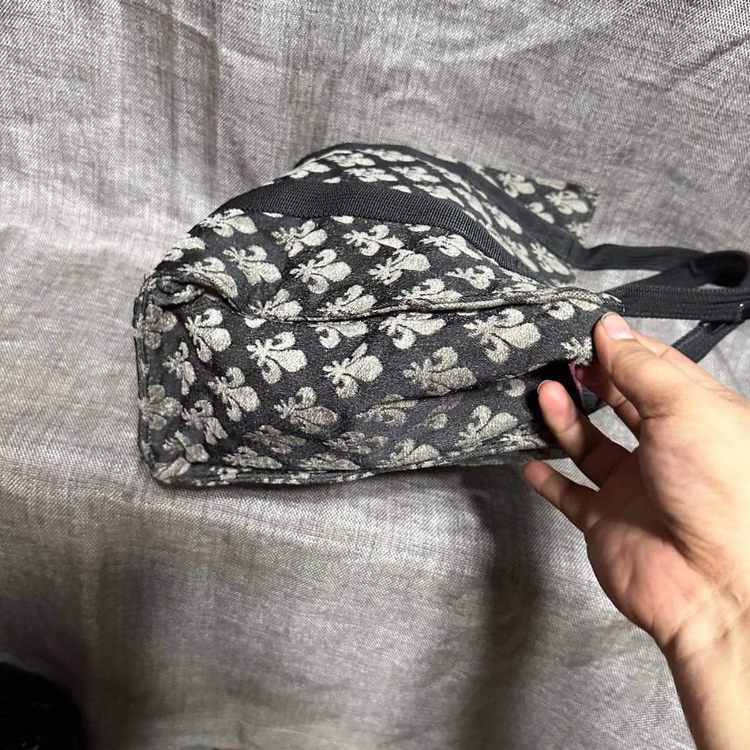 Patrick Cox small tote (Category: Luxury Bags & Wallets) located in Manila. Submitted by greyinfash06839 (Listing ID 1320048136, Image 2). Description: 🤍Price: 3,999 pesos only 🤍Item: Patrick Cox small tote 🤍Brand: Patrick Cox 🤍Matirial: Nylon 🤍Quality: Original 🤍color: Black 🤍Size: Small 🤍Dimension. H: 10 L: 12 W: 4 🤍Sex: Unisex 🤍Issue: Sign of use 🤍Condition Rate: 9/10 🤍Other info:.