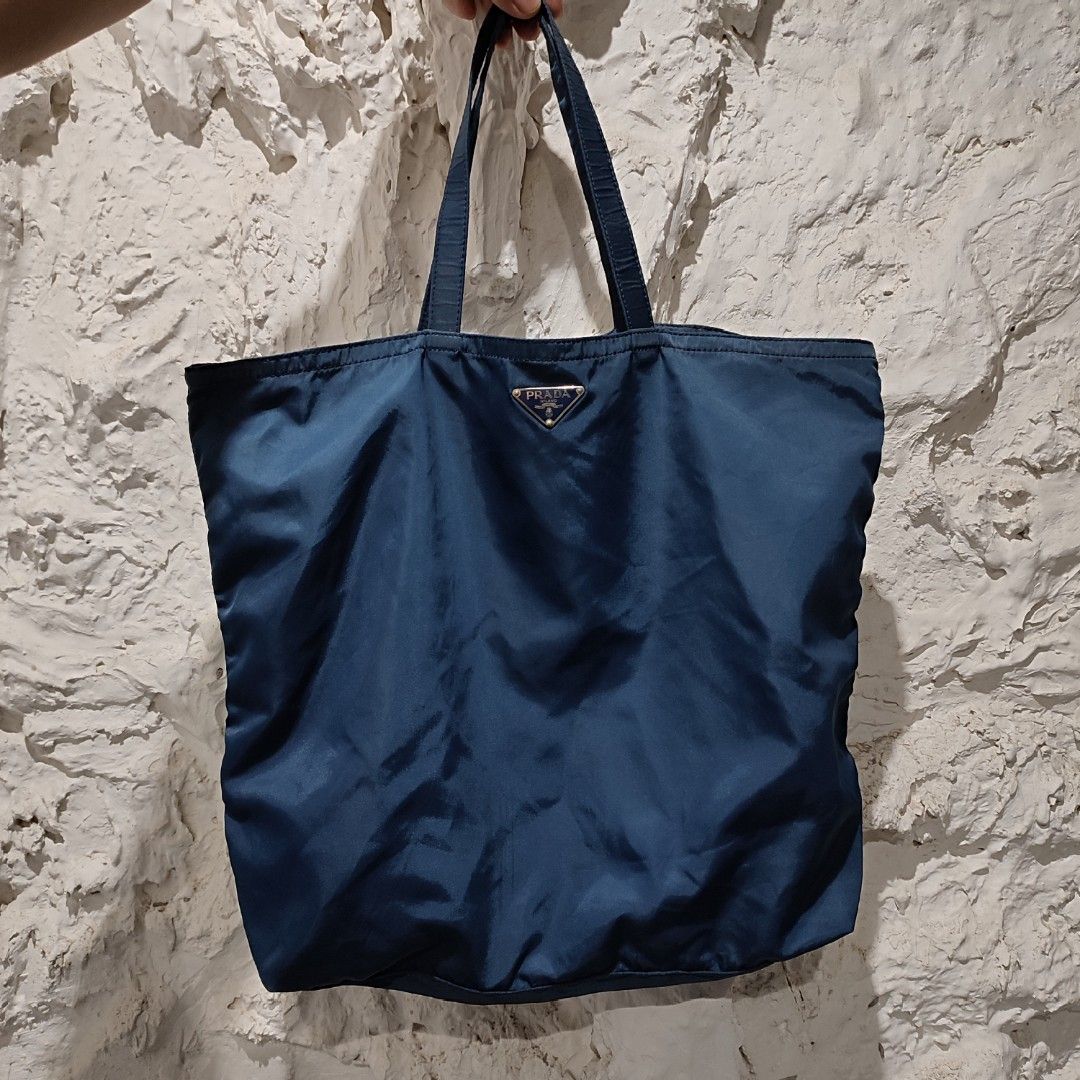 Prada Robot Tote (Category: Luxury Bags & Wallets) located in Taytay. Submitted by highendmnl (Listing ID 1320022928, Image 2). Description: Orig prada robot tote pm.