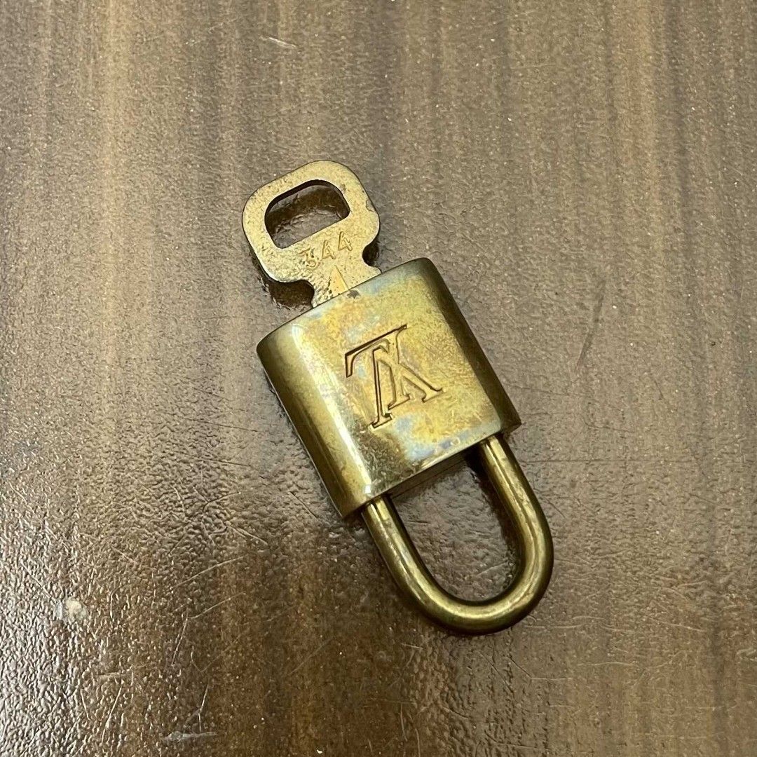 Pre Owned Authentic LOUIS VUITTON LV Lock and Key #2 (Category: Luxury Accessories) located in Paranaque City. Submitted by Glamfahd (Listing ID 1319881884, Image 3). Description: PRE OWNED AUTHENTIC LOUIS VUITTON LV LOCK AND KEY Features With 1 key Condition Signs of use Marks Please see photos to appreciate.