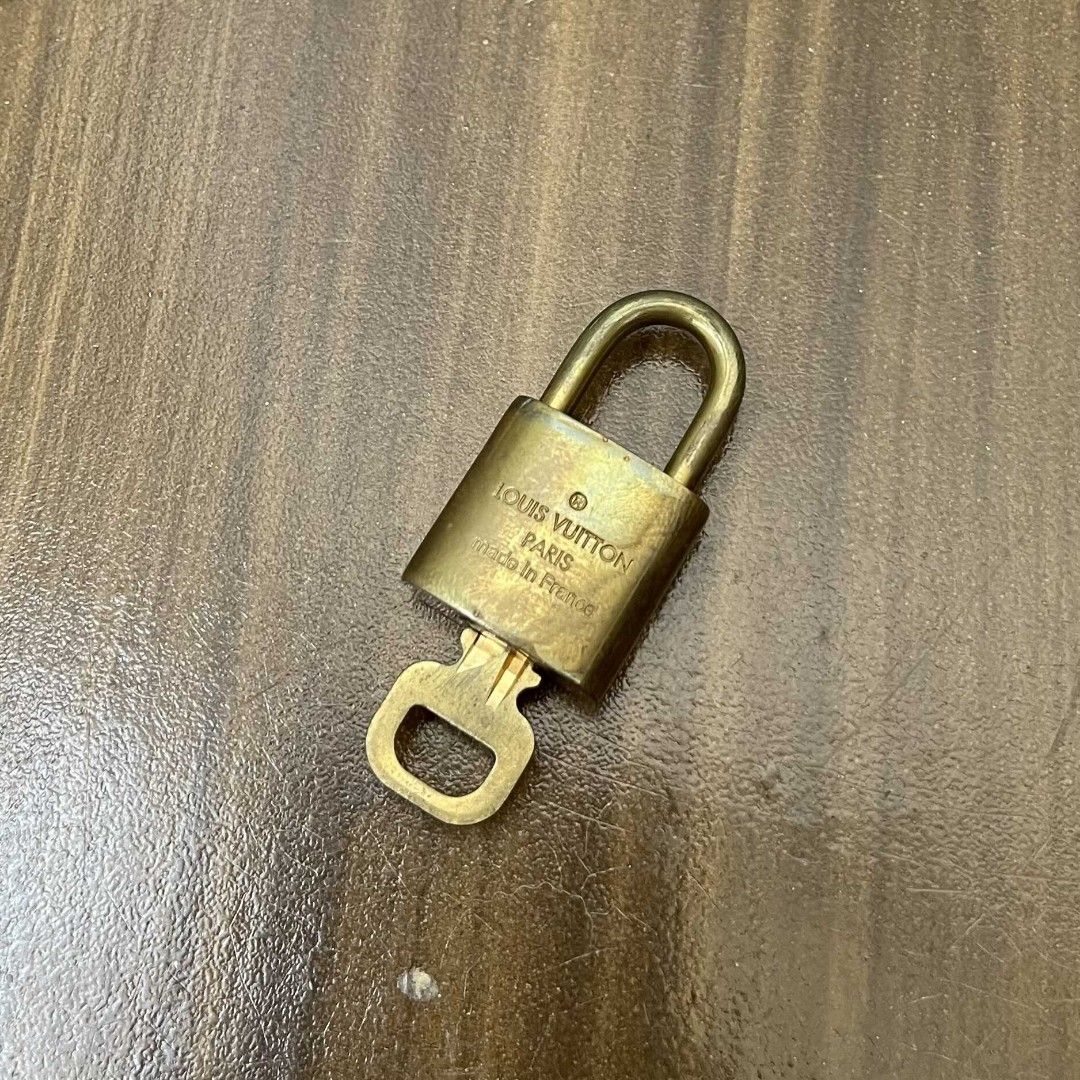 Pre Owned Authentic LOUIS VUITTON LV Lock and Key #2 (Category: Luxury Accessories) located in Paranaque City. Submitted by Glamfahd (Listing ID 1319881884, Image 2). Description: PRE OWNED AUTHENTIC LOUIS VUITTON LV LOCK AND KEY Features With 1 key Condition Signs of use Marks Please see photos to appreciate.