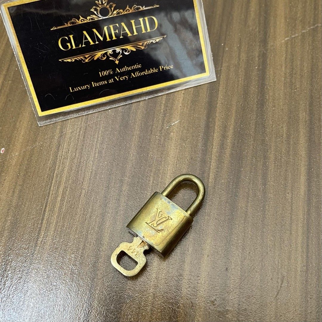 Pre Owned Authentic LOUIS VUITTON LV Lock and Key #2 (Category: Luxury Accessories) located in Paranaque City. Submitted by Glamfahd (Listing ID 1319881884, Image 1). Description: PRE OWNED AUTHENTIC LOUIS VUITTON LV LOCK AND KEY Features With 1 key Condition Signs of use Marks Please see photos to appreciate.