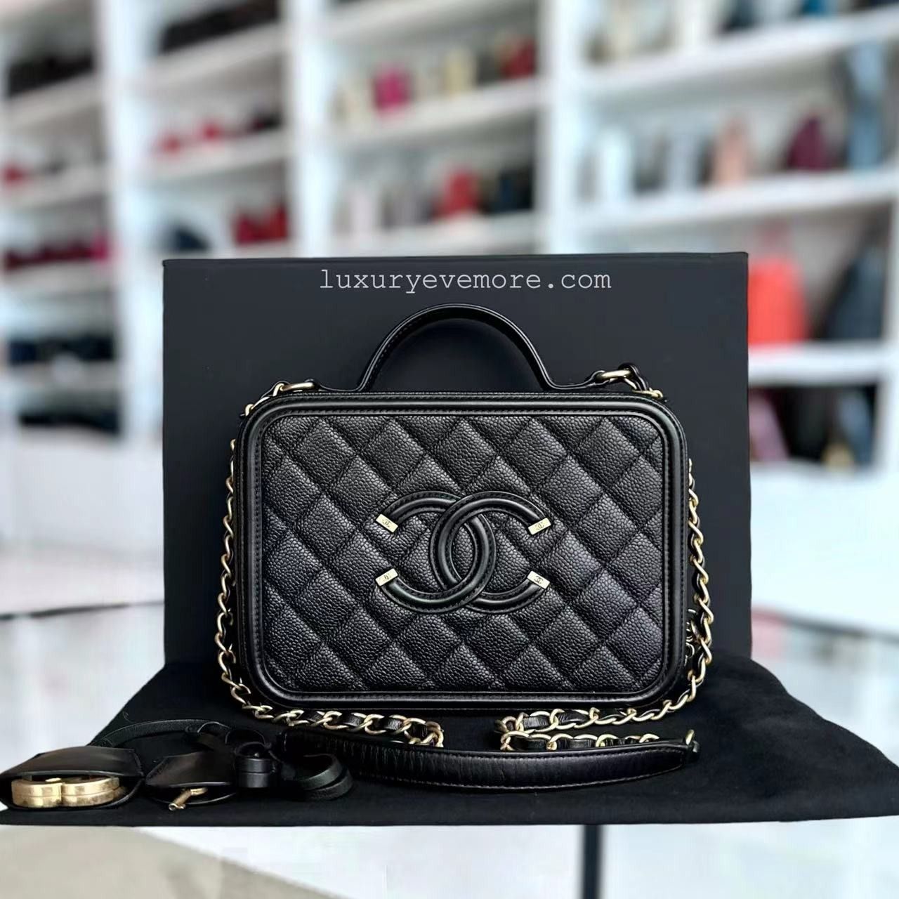 Chanel filigree vanity case medium clearance