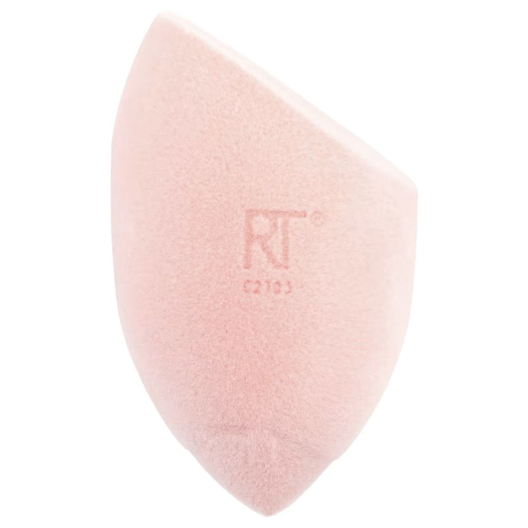 Real Techniques, Miracle Powder Sponge®, 1 Sponge (Category: Makeup) located in Las Pinas. Submitted by chicchateaumnl (Listing ID 1319964885, Image 2). Description: Description Buildable Coverage Velvet Fibers: Soften + Set for a Long-Lasting Finish 3-Point Precision Application For Soft, Blurred Finish Flat Edge Apply + Cover Round Sides Blend + Blur Precision Tip Conceal + Perfect Miracle Powder Sponge® seamlessly blends + sets for a soft-focu