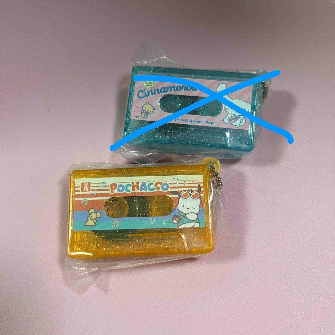 Sanrio 錄音帶扭蛋Cassette PC狗, 興趣及遊戲, 玩具& 遊戲類- Carousell