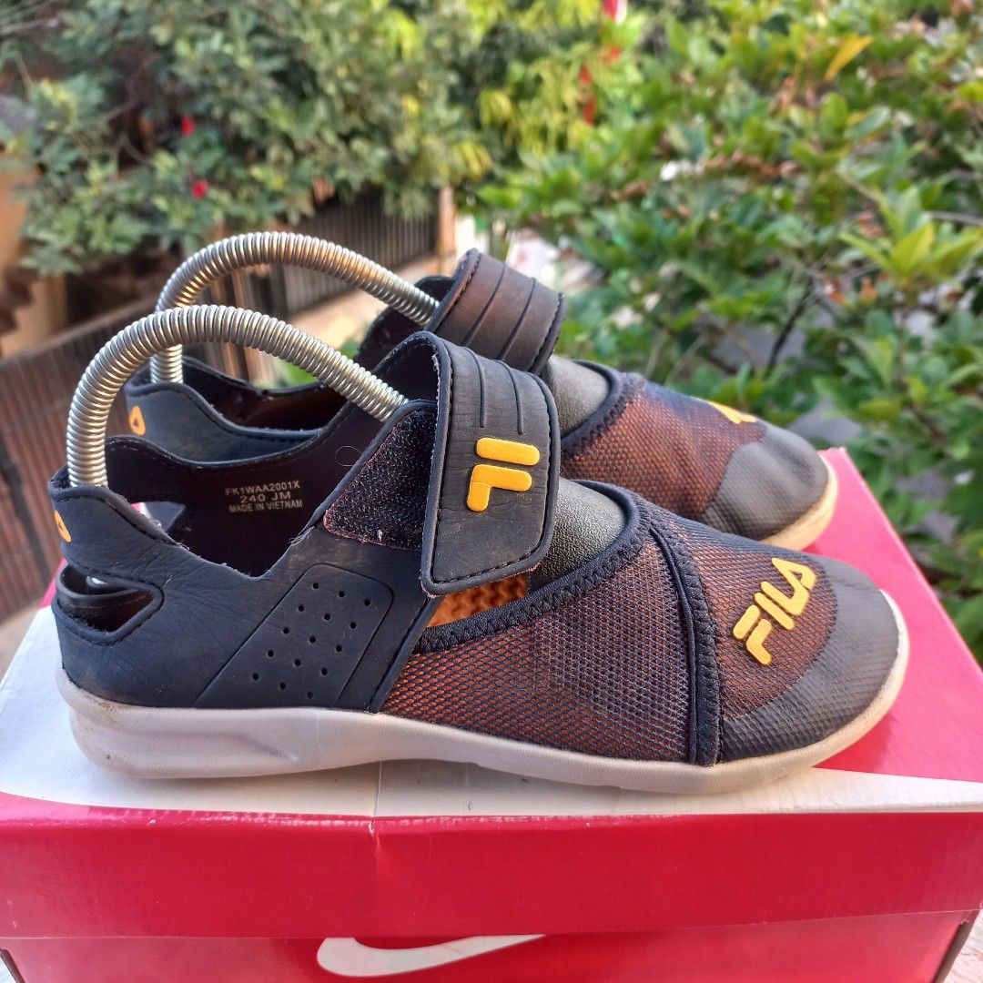 Sepatu sandal fila size 38