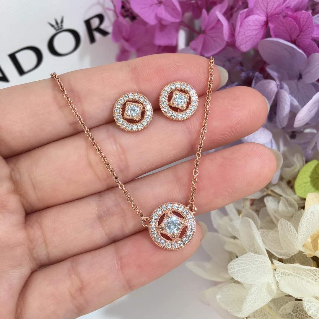 Pandora vintage necklace top