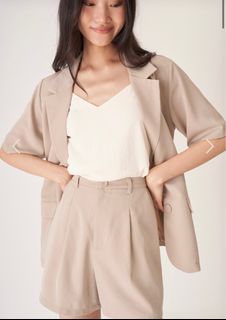 (Category: ) located in . Submitted by wardrobedeclutterr (Listing ID 1320038319, Image 1). Description: .