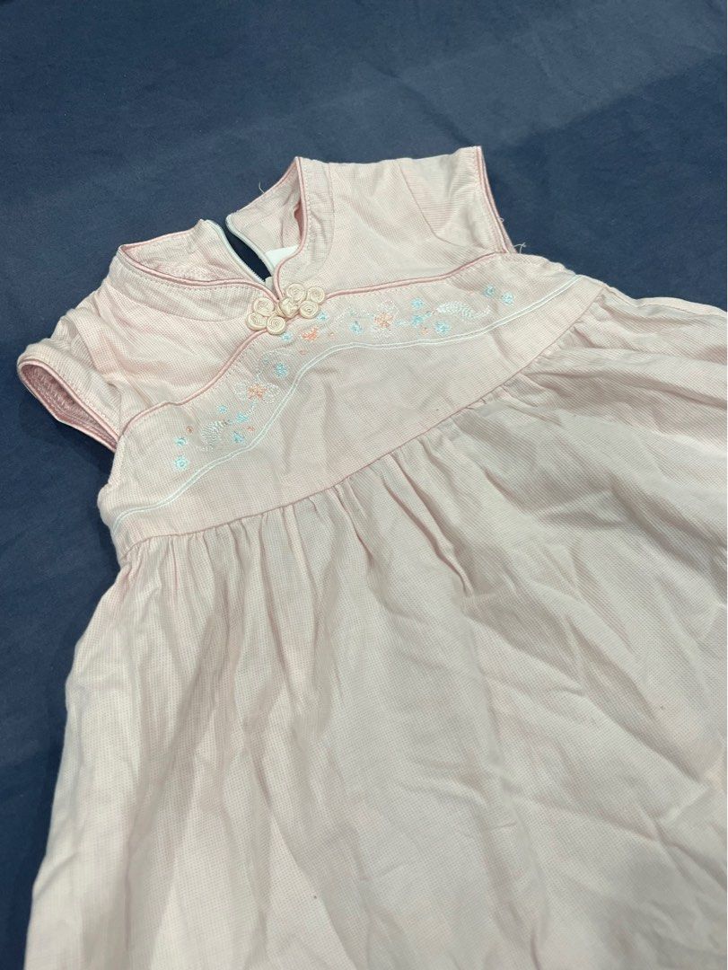 Tiny button dress (Category: Babies & Kids Fashion) located in Kajang. Submitted by ZaydanRiri (Listing ID 1319910286, Image 2). Description: Size 12-18 months Good condition. No defect Price excluding postage.