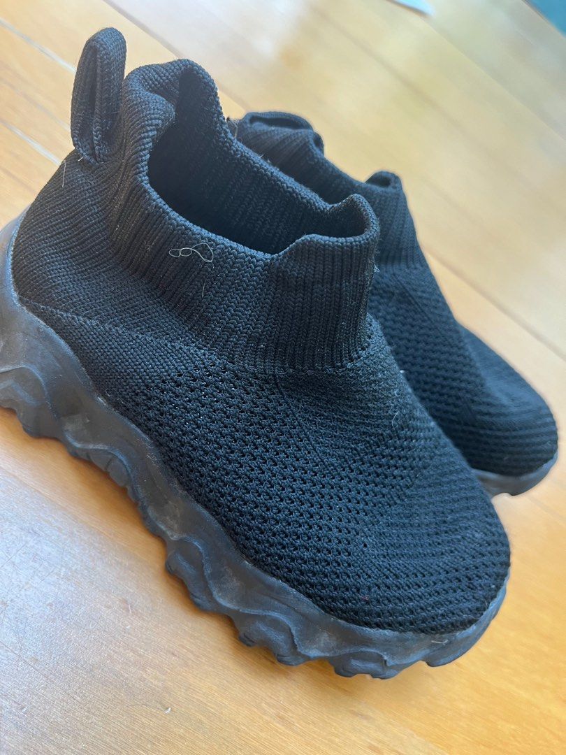 Toddler Boy Shoes (Category: Babies & Kids Fashion) located in Makati City. Submitted by khdee (Listing ID 1319897887, Image 1). Description: RFS decluttering Size 19cm Unisex Last price ‼️.