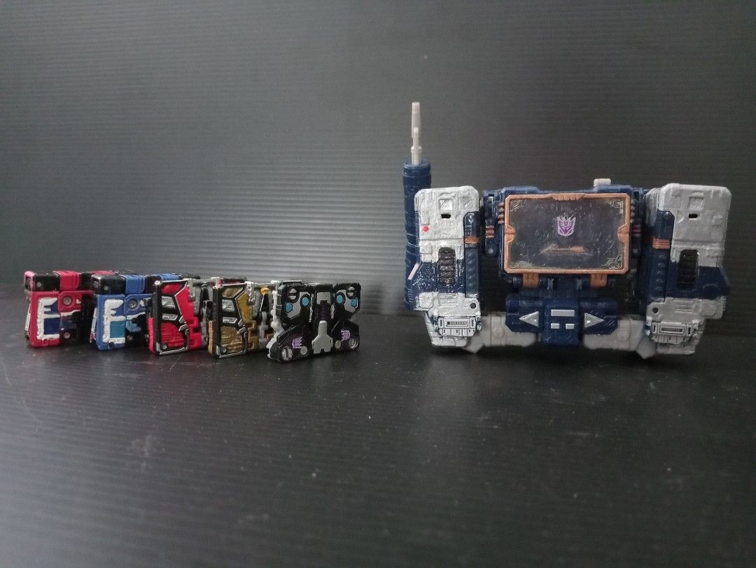 Transformers SIEGE Soundwave (w/ Spy Cassettes Custom