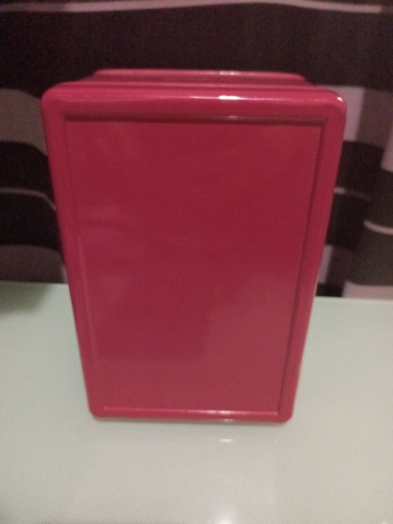 Coinbank mini Vault (Category: Safe) located in Batangas. Submitted by girlmeetspurple (Listing ID 1319889110, Image 3). Description: made of metal with combination lock very nice in actual coinbank designed as mini vault.