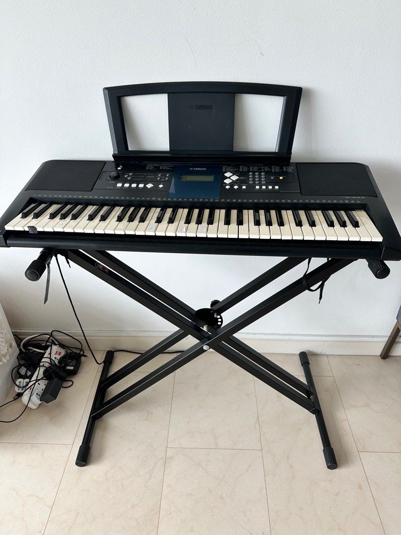 Yamaha PSR E333, Hobbies & Toys, Music & Media, Musical