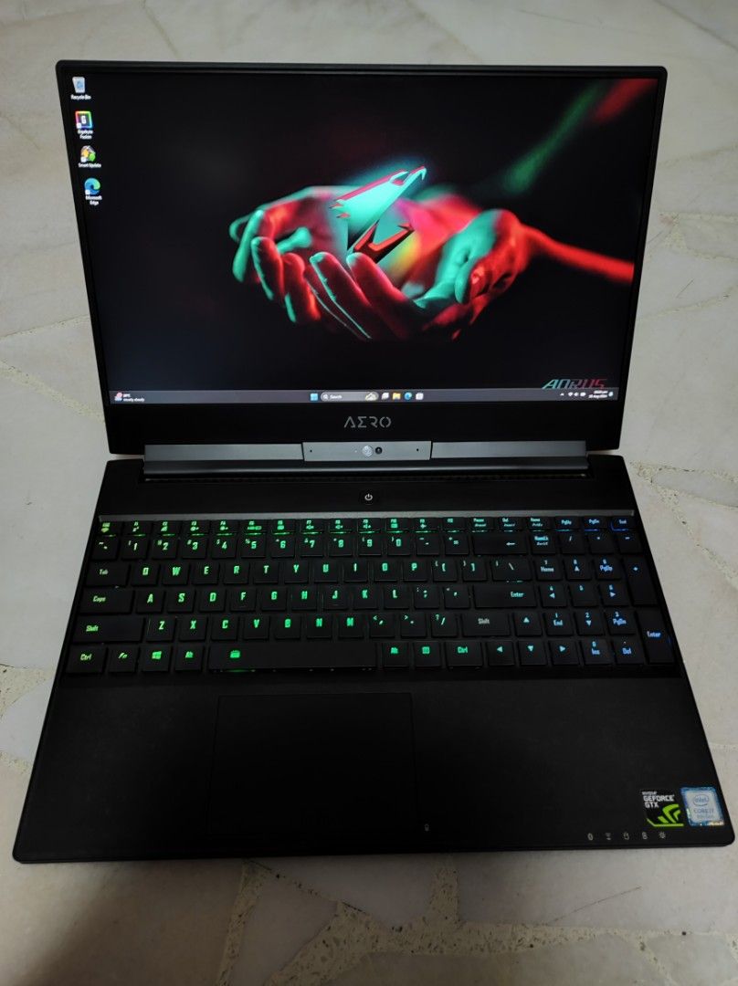144Hz Gigabyte Aero 15x Gaming laptop i7-8750H processor Nvidia
