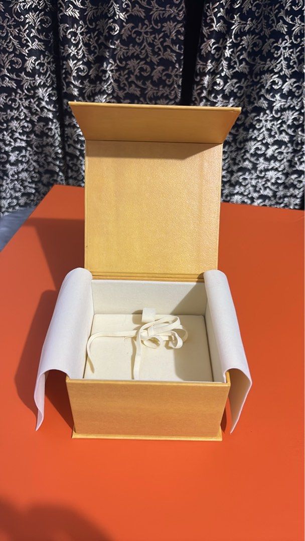 ✅ Authentic Fendi Accessories Box (Category: Luxury Accessories) located in Quezon City. Submitted by box.luxebycheng (Listing ID 1320167848, Image 2). Description: .