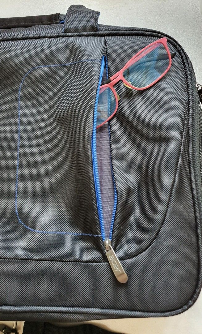 ACER Laptop Bag (Category: Briefcases) located in Quezon City. Submitted by celestial_matters (Listing ID 1320151637, Image 2). Description: never used laptop bag.