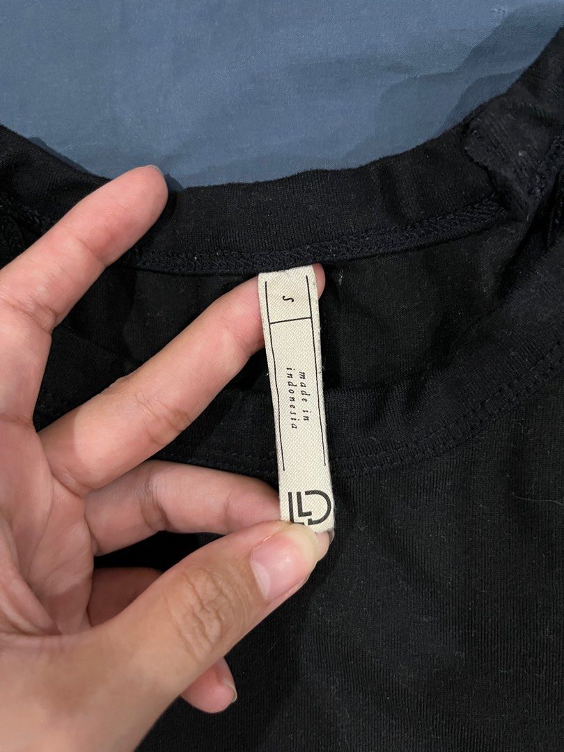 Aeropostale Racerback Crop Top in Small (Category: Sleeveless) located in Paranaque City. Submitted by tinykh (Listing ID 1320159227, Image 2). Description: Aeropostale racerback crop top in small (it’s a snug fit so can fit nicely for XS-S) Nice quality top RFS: does not fit me anymore.
