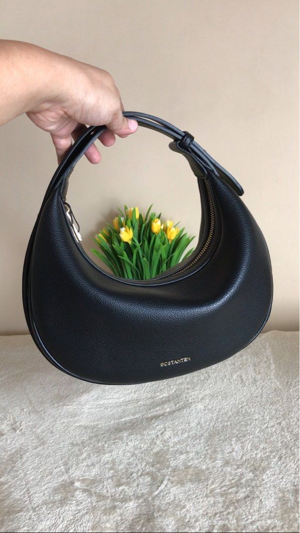 Brandnew shoulder bag handbag (Category: Shoulder Bags) located in Taguig. Submitted by SrinyeStyle.ph (Listing ID 1320219705, Image 1). Description: Brandnew shoulder bag handbag.