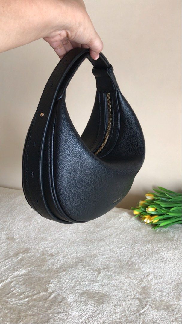 Brandnew shoulder bag handbag (Category: Shoulder Bags) located in Taguig. Submitted by SrinyeStyle.ph (Listing ID 1320219705, Image 2). Description: Brandnew shoulder bag handbag.