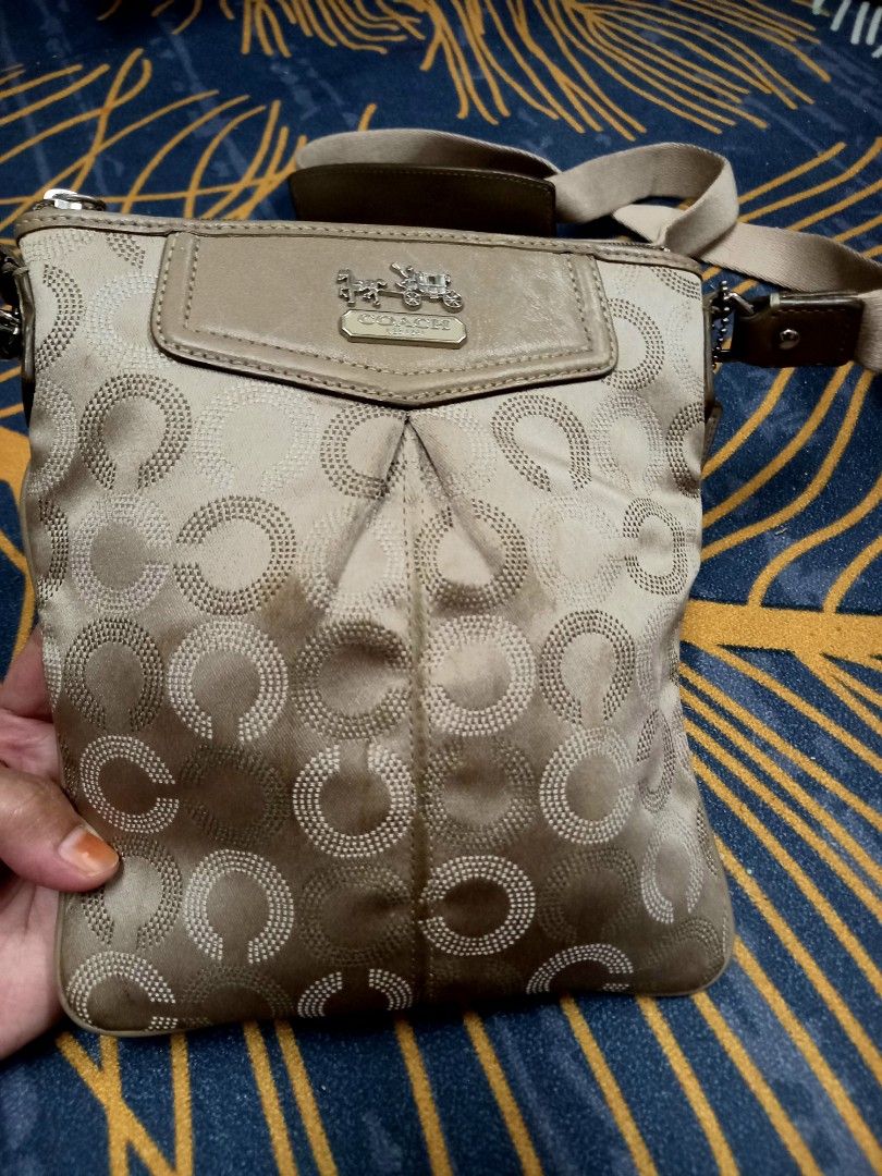 Coach sling bag sale shop