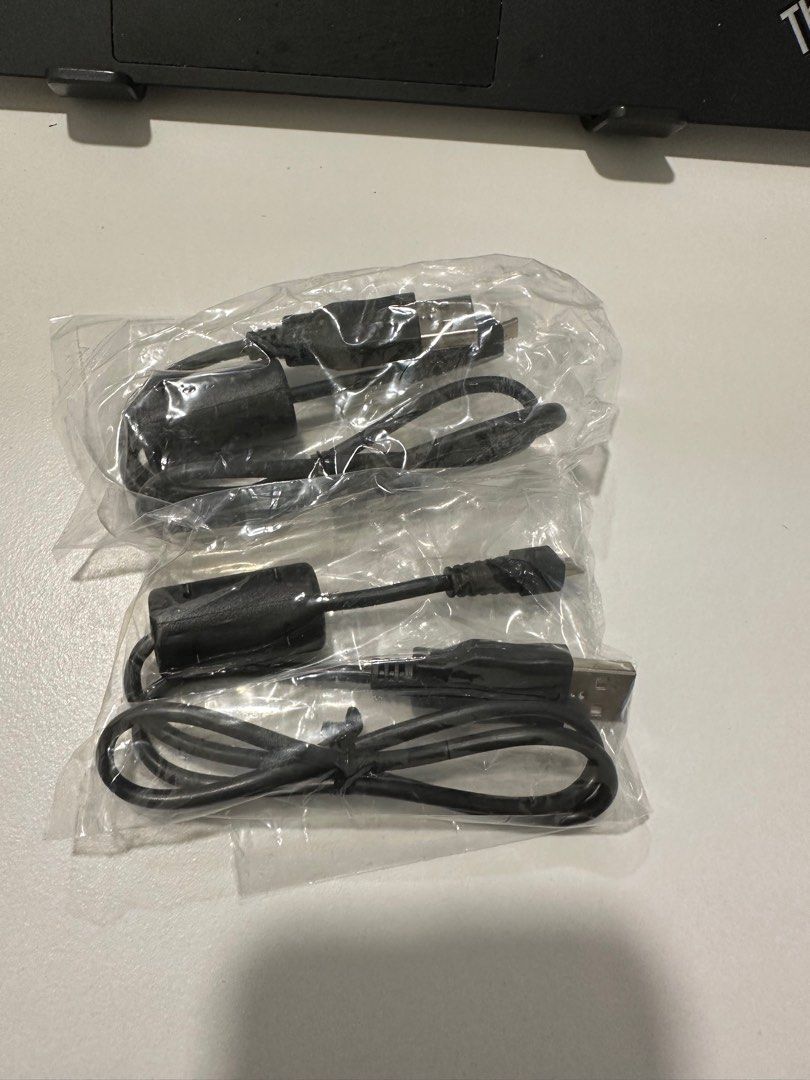 Data communication cable (Category: Everything Else) located in Singapore. Submitted by stonemario (Listing ID 1320072649, Image 1). Description: Data communication cable 4 pcs available each 1.90.