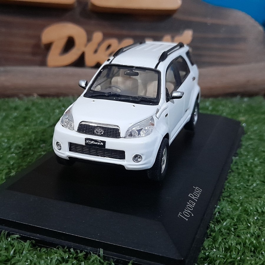 Diecast Miniatur Toyota Rush skala 1 43 Toys Collectibles Lainnya di Carousell