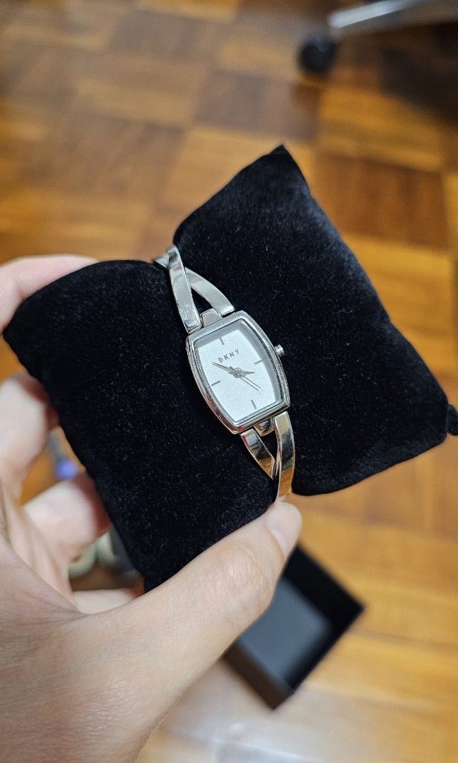 DKNY NY2234 Women s Crosswalk Silver Tone Quartz Watch
