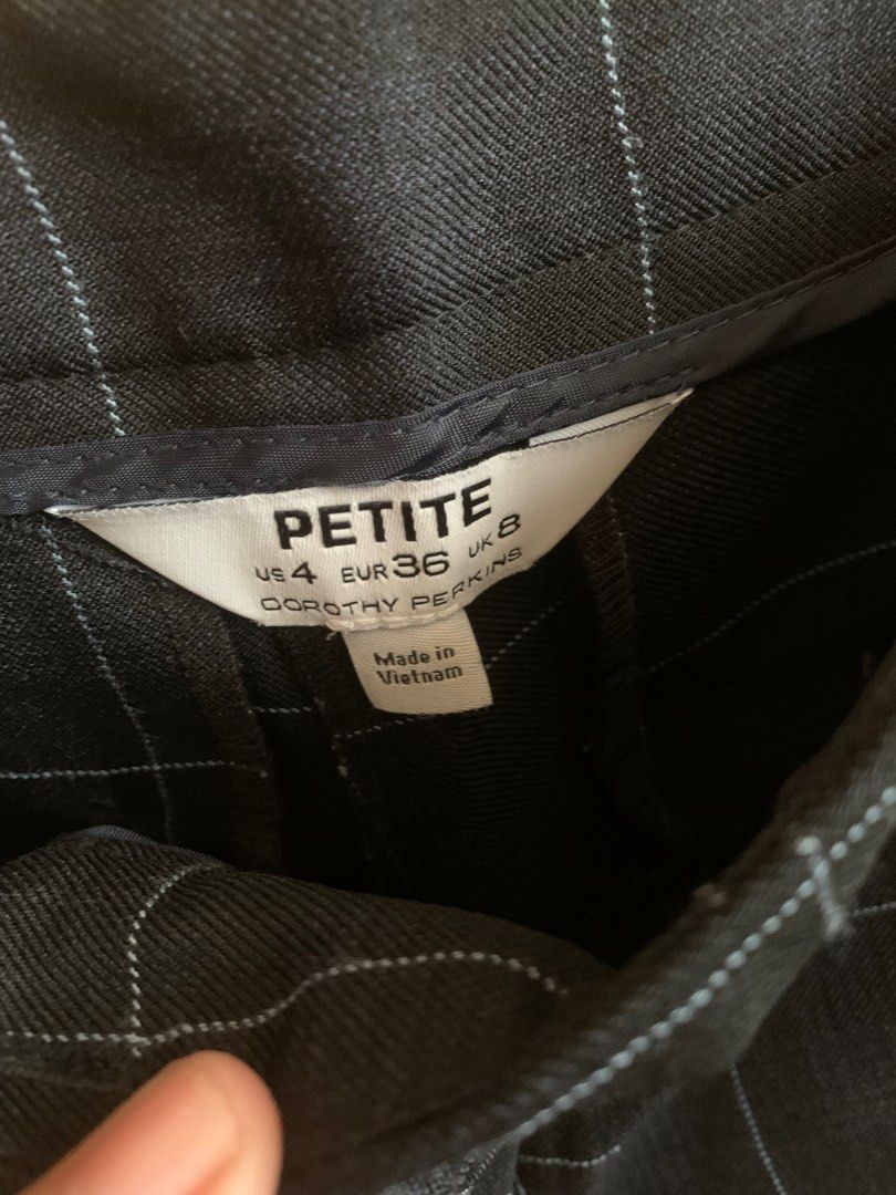 DOROTHY PERKINS GRID CHECK ANKLE LENGTH TROUSERS (Category: Other Bottoms) located in Tacloban City. Submitted by aryaschoice (Listing ID 1320107923, Image 2). Description: Petite Ankle length Will fit small.