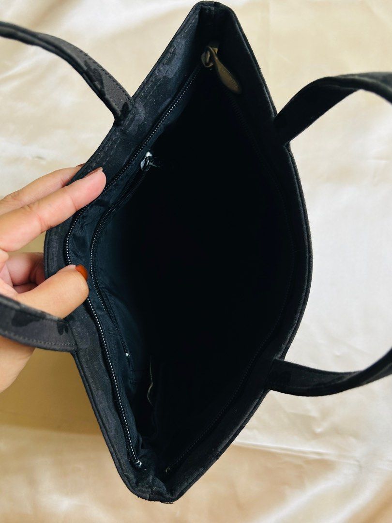 SUPER SALE!! Elle Handbag (Category: Shoulder Bags) located in Naga. Submitted by cjsurplus (Listing ID 1320110897, Image 3). Description: ⋆｡˚ 𝗘𝗟𝗟𝗘 ˙˖°🧺 ༘ ⋆｡˚ ੈ𑁍༘ᵕ̈ — 10/10 condition ੈ𑁍༘ᵕ̈ — no flaws all goods bagong bago ੈ𑁍༘ᵕ̈ — kasya notebook dami pwede malagay ੈ𑁍༘ᵕ̈ — handbag only ੈ𑁍༘ᵕ̈ — MANAGE YOUR EXPECTATION UKAY Mine: ₱500 𝓝𝓸𝓽𝓮: 𝗆𝗂𝗇𝖾 𝗇𝗈𝗐, 𝗉𝖺𝗒 𝗍𝗈𝗆𝗈𝗋𝗋𝗈𝗐 𝗉𝗈𝗅𝗂𝖼𝗒! 🍄 𝖫𝗈𝖼𝖺𝗍𝗂𝗈𝗇: 𝖭𝖺𝗀𝖺 𝖢𝗂𝗍𝗒 𝖡�