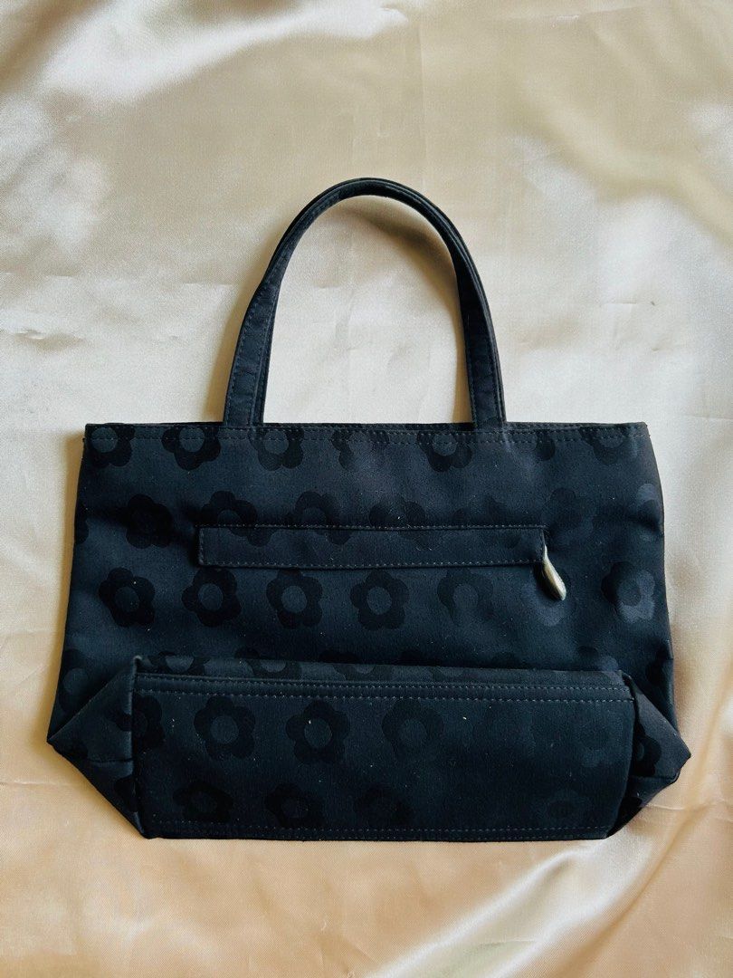 SUPER SALE!! Elle Handbag (Category: Shoulder Bags) located in Naga. Submitted by cjsurplus (Listing ID 1320110897, Image 2). Description: ⋆｡˚ 𝗘𝗟𝗟𝗘 ˙˖°🧺 ༘ ⋆｡˚ ੈ𑁍༘ᵕ̈ — 10/10 condition ੈ𑁍༘ᵕ̈ — no flaws all goods bagong bago ੈ𑁍༘ᵕ̈ — kasya notebook dami pwede malagay ੈ𑁍༘ᵕ̈ — handbag only ੈ𑁍༘ᵕ̈ — MANAGE YOUR EXPECTATION UKAY Mine: ₱500 𝓝𝓸𝓽𝓮: 𝗆𝗂𝗇𝖾 𝗇𝗈𝗐, 𝗉𝖺𝗒 𝗍𝗈𝗆𝗈𝗋𝗋𝗈𝗐 𝗉𝗈𝗅𝗂𝖼𝗒! 🍄 𝖫𝗈𝖼𝖺𝗍𝗂𝗈𝗇: 𝖭𝖺𝗀𝖺 𝖢𝗂𝗍𝗒 𝖡�