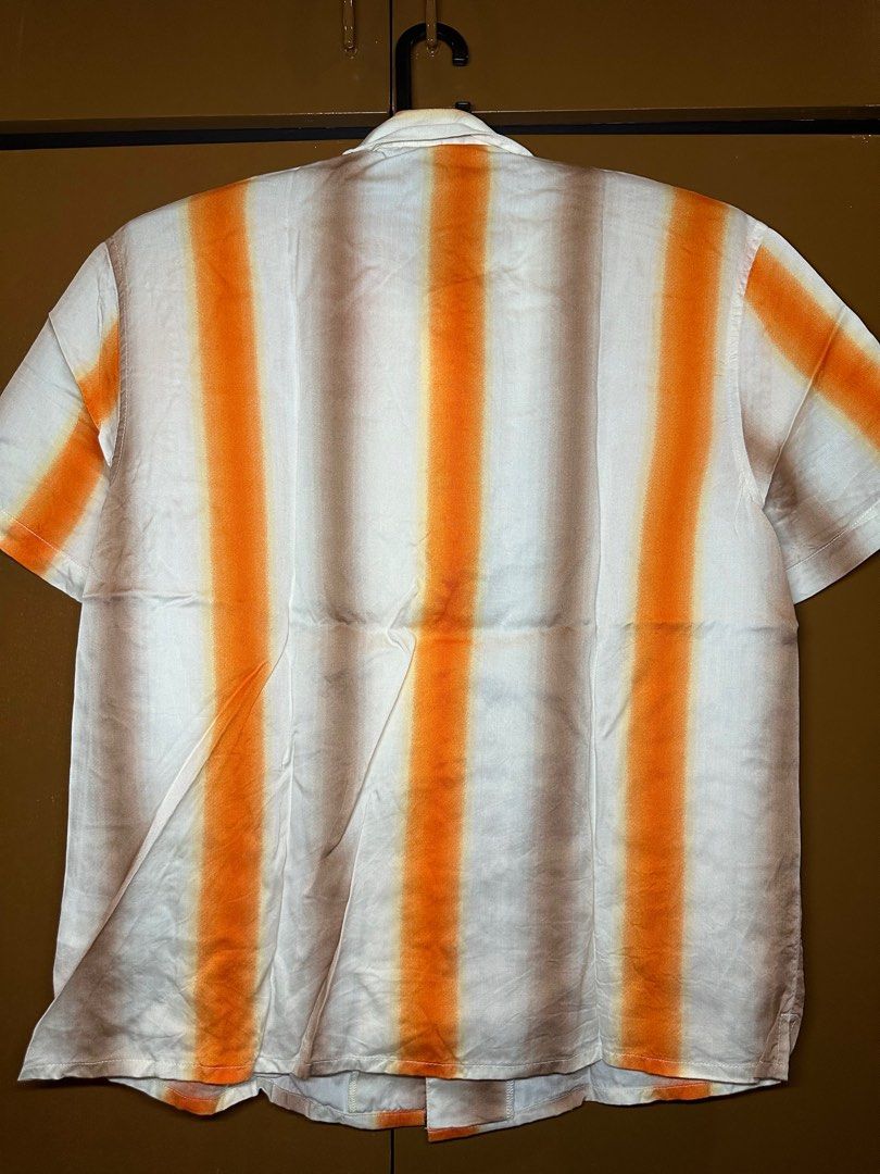 H&M Short Sleeved Lyocell Shirt (Category: Formal Shirts) located in Manila. Submitted by declutter_270 (Listing ID 1320201246, Image 2). Description: -rfs decluttering -size: Medium.