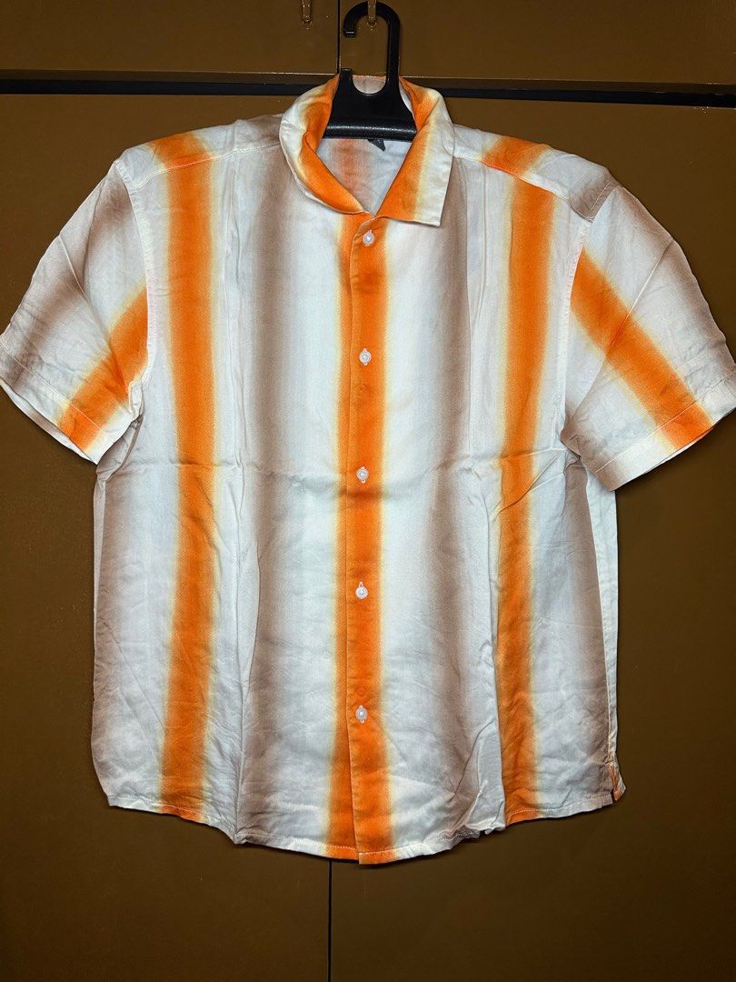 H&M Short Sleeved Lyocell Shirt (Category: Formal Shirts) located in Manila. Submitted by declutter_270 (Listing ID 1320201246, Image 1). Description: -rfs decluttering -size: Medium.