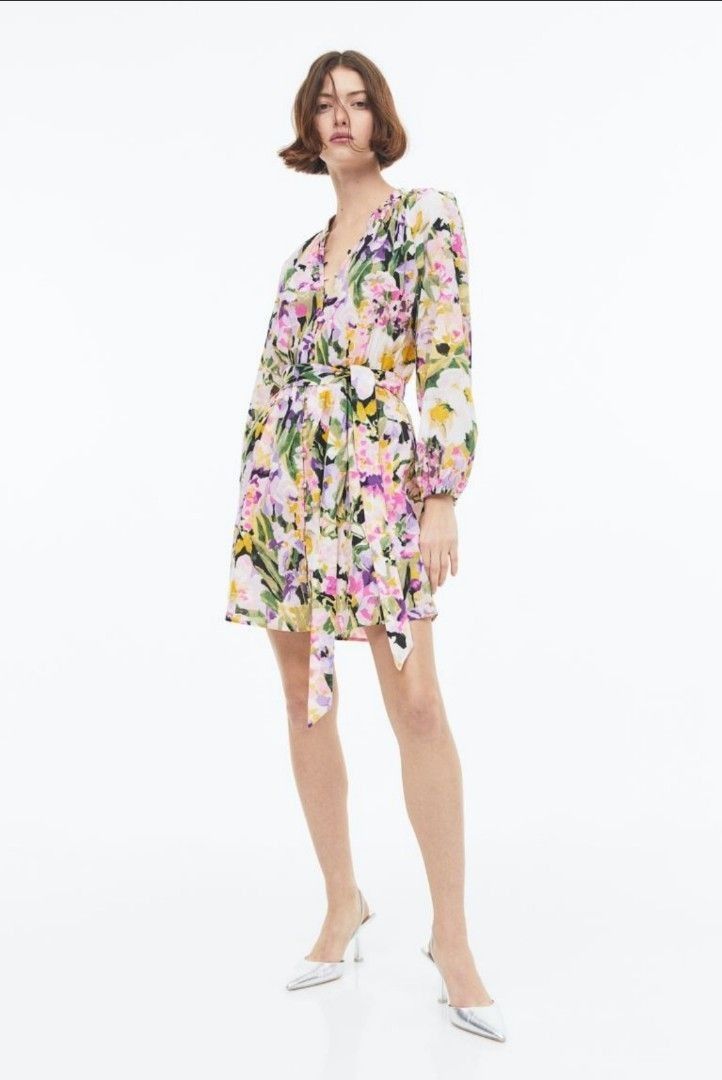 purple floral dress h&m H&M Tie-belt Crêpe Purple Floral Dress S, Women's Fashion, Dresses & Sets,  Dresses on Carousell