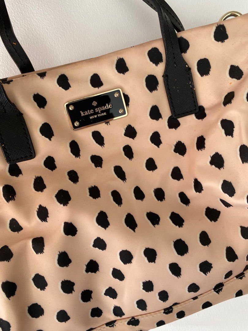 Authentic Kate Spade Medium bag (Category: Luxury Bags & Wallets) located in Rizal. Submitted by eunbo (Listing ID 1320096656, Image 2). Description: RFS declutter.
