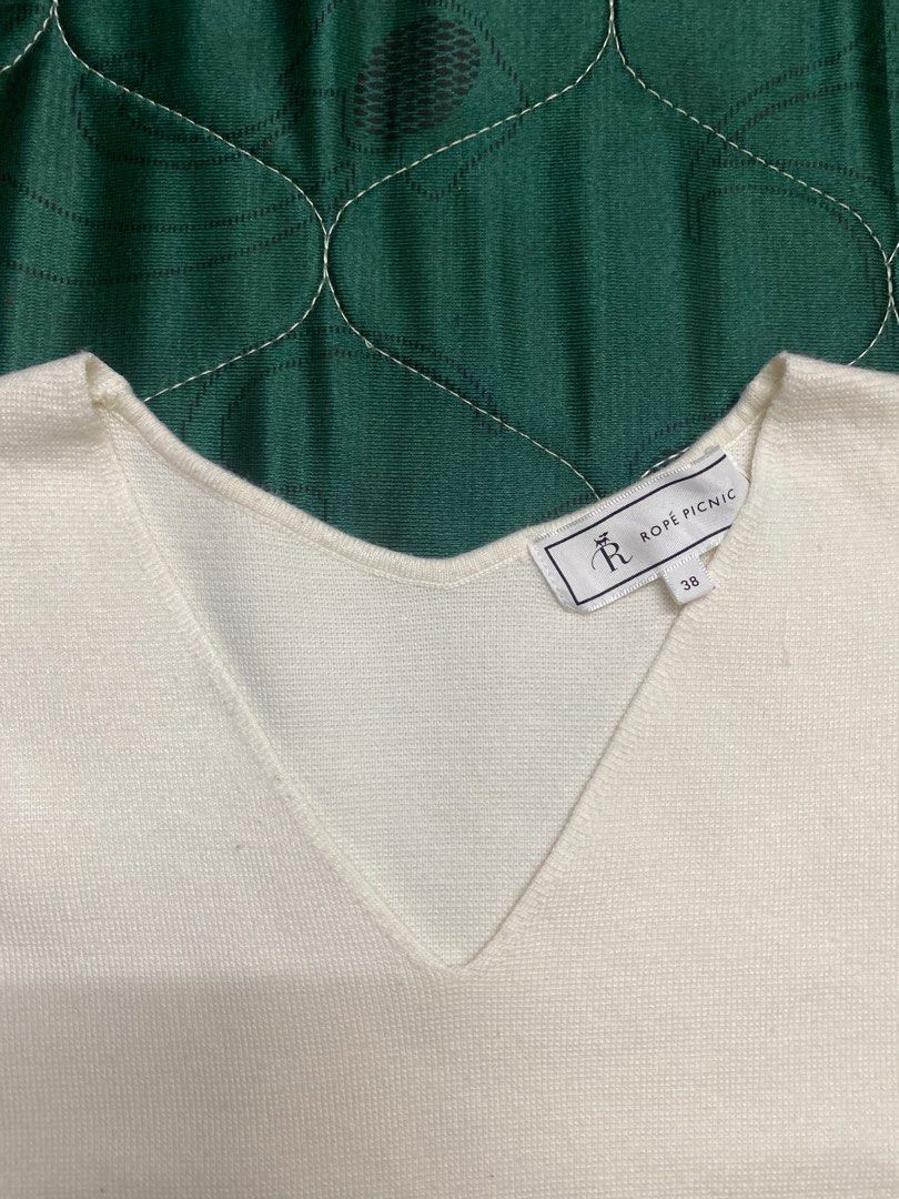 knitwear basic (Category: Longsleeves) located in Pendang. Submitted by aidahu45 (Listing ID 1320141236, Image 3). Description: pit 19 labuh depan 19 belakang 21.5.